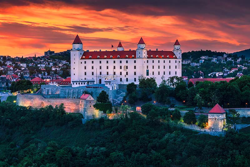 قلعه براتیسلاوا و تاریخی به قدمت عصر سنگ