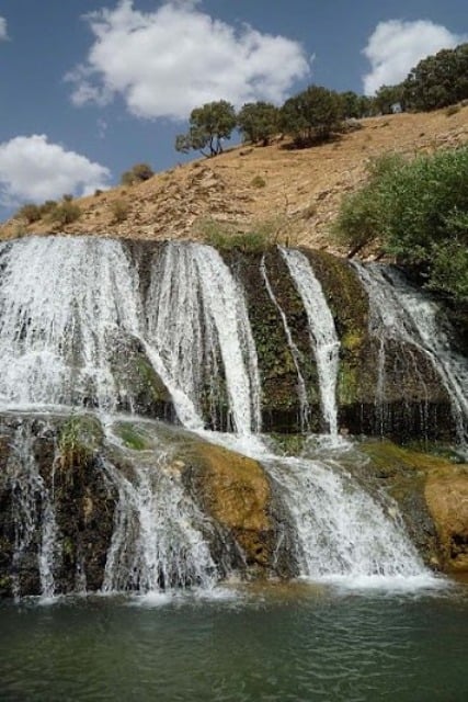 آبشار گریت ، دره‌ای خوش آب و هوا و پوشیده از درختان انبوه بلوط