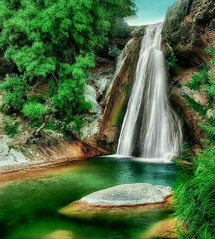 آبشار گریت ، دره‌ای خوش آب و هوا و پوشیده از درختان انبوه بلوط