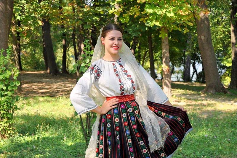 رفتار و آداب و رسوم مردم رومانی