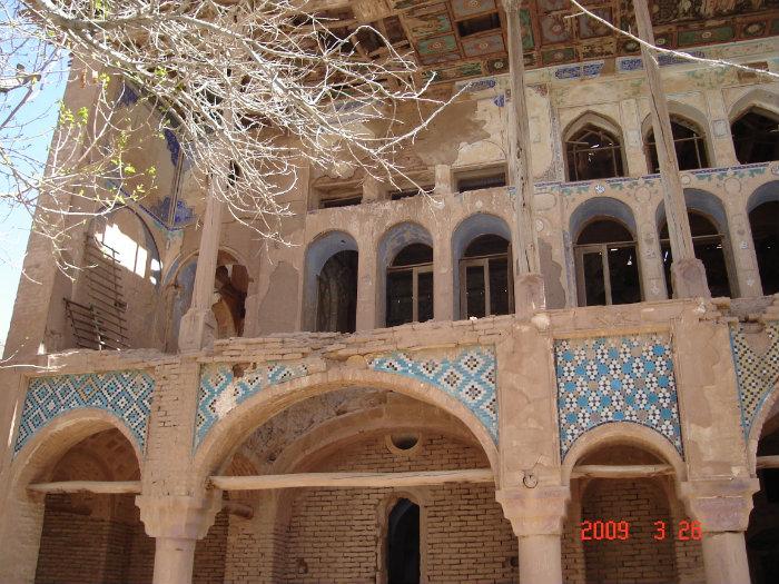 کاخ سرهنگ آباد زواره در استان اصفهان
