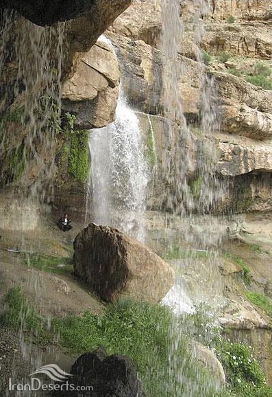 آبشار گیسو ، دره آبشتا - نراق