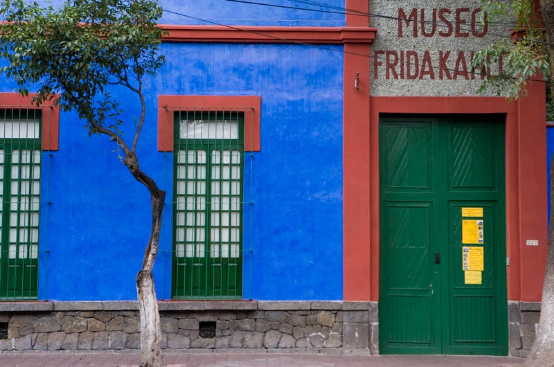خانه موزه فریدا کالو یا موزه آبی محل تولد و مرگ نقاش مکزیکی