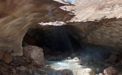 غار یخی چما ، از بهترین جاذبه های گردشگری چهارمحال و بختیاری
