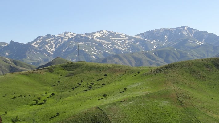 جاهای دیدنی دیواندره، دیدنیهای دیواندره کردستان شهر غارها