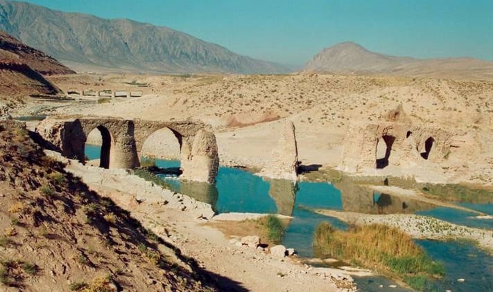 کوار زمرد فارس، شهری با جاذبه های طبیعی