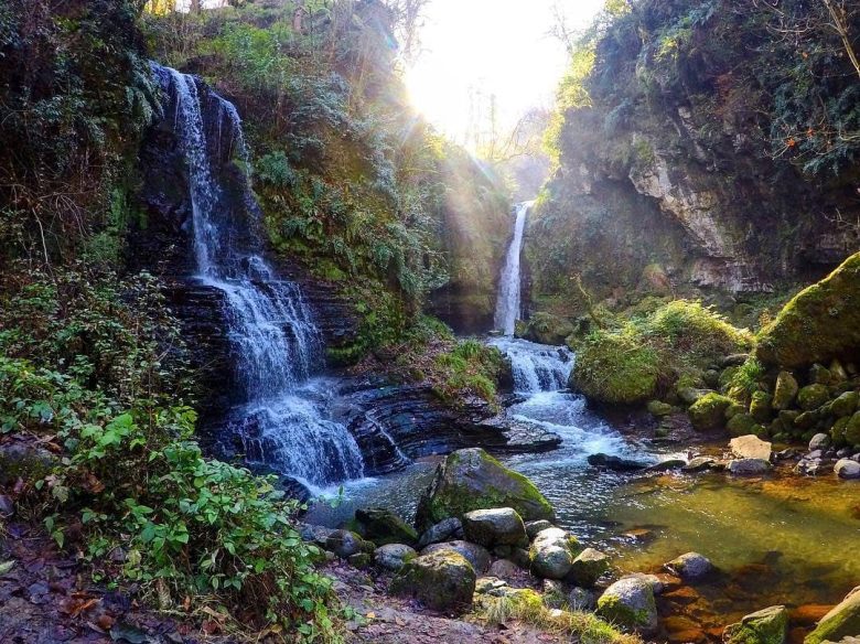 آبشار زمرد ، نگینی در دل جنگل های زیبای حویق
