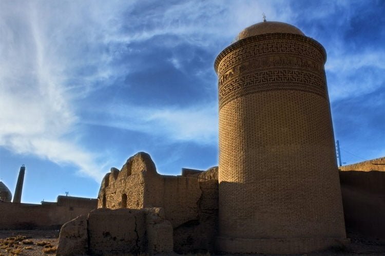 آرامگاه پیر علمدار ، یکی از زیباترین آرامگاه‌های ایران
