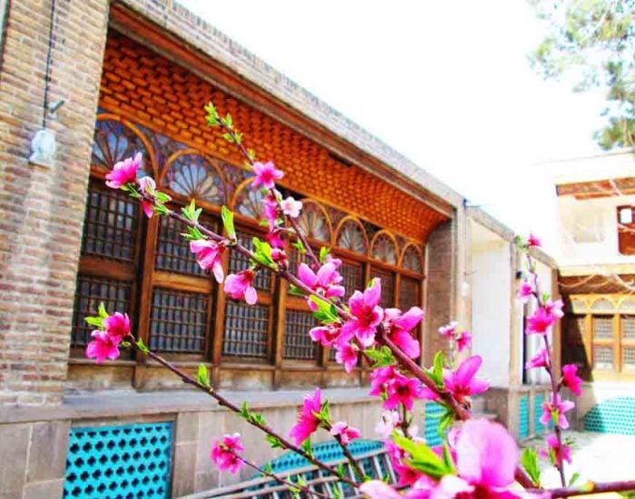 حسینیه امینی ها ، عمارتی باشکوه و بزرگ در قزوین