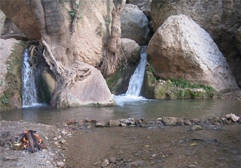 آبشار چکان یکی از آبشارهای زیبای لرستان