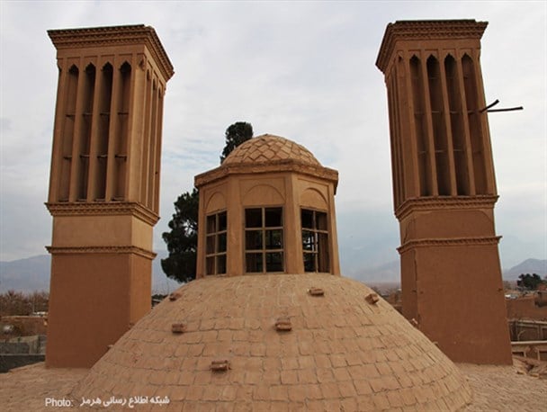 عمارت شترگلو ، از بناهای تاریخی در استان کرمان