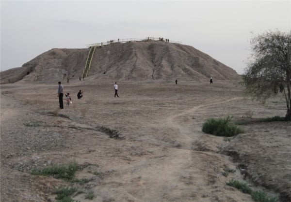 محوطه باستان‌شناسی روستای کنارصندل