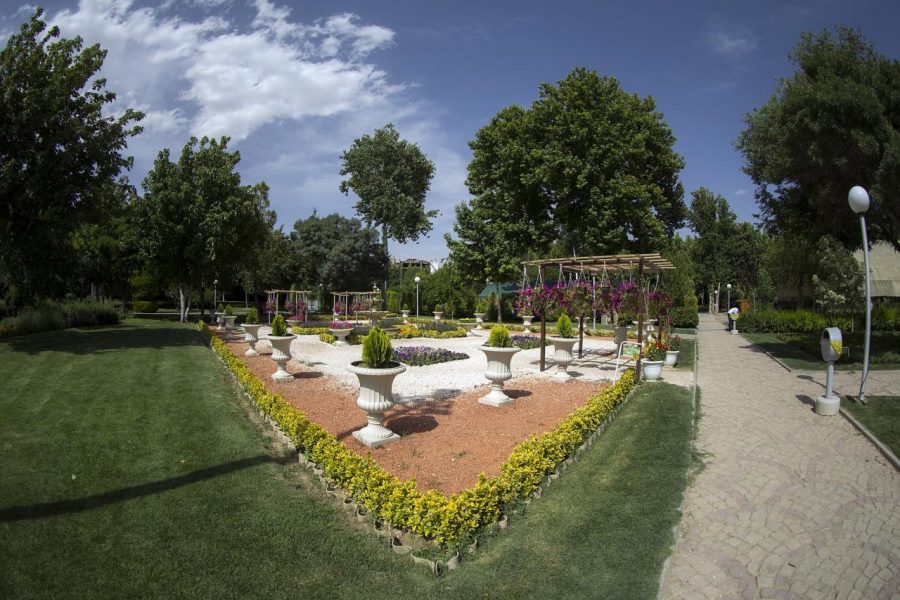 باغ گل‌ها یکی از زیباترین مکان‌های گردشگری اصفهان