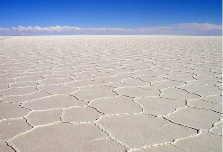 دریاچه نمک آران و بیدگل از پدیده های طبیعی در کویر ایران