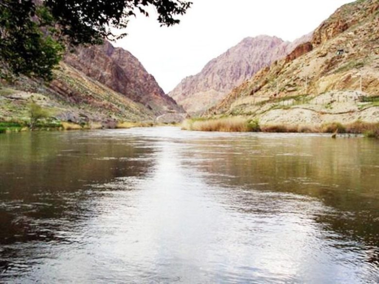 رود ارس مهمترین و پر آب ترین رودخانه شمالی ایران