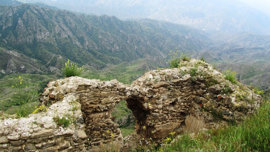 قلعهٔ آوارسین یکی از قلعه های تاریخی استان آذربایجان شرقی