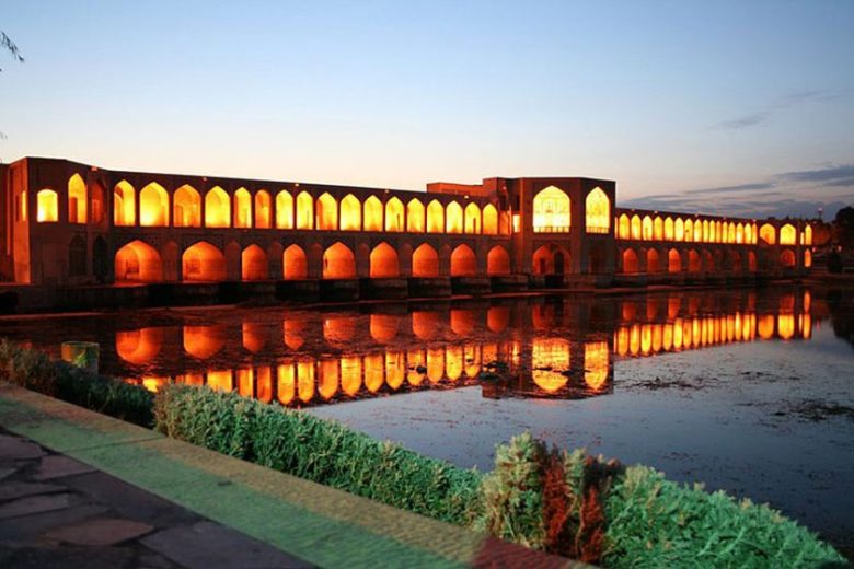 پل خواجو ، زیباترین پل زاینده رود و اصفهان