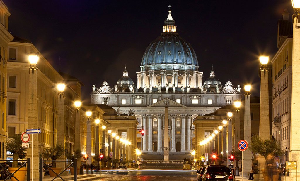 کلیسای سن پیتر از بزرگترین و باشکوه ترین کلیساهای ایتالیا و جهان