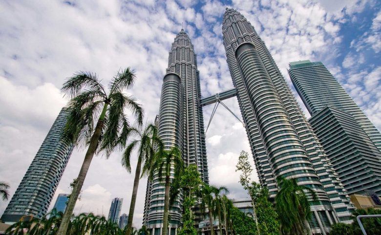 برج‌های دو قلو پتروناس ، یکی از محبوب‌ترین دیدنی‌های مالزی