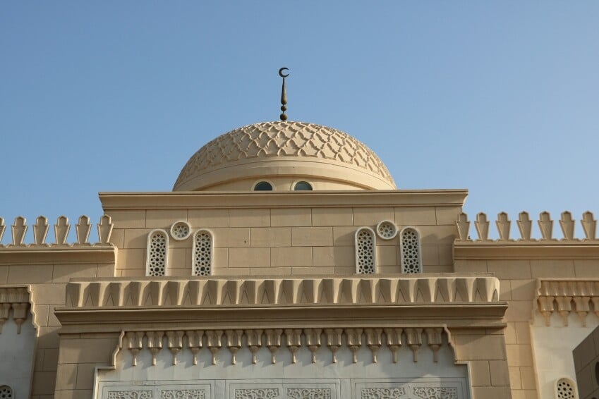 مسجد جمیرا یکی از زیباترین و معروفترین مساجد دبی