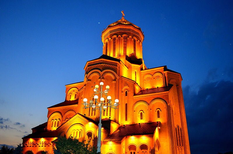 کلیسای جامع تثلیث یکی از محبوبترین مکان ها در کشور گرجستان
