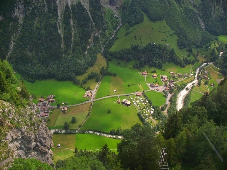 دره لاتربرونن در میان زیباترین جاذبه های سوئیس