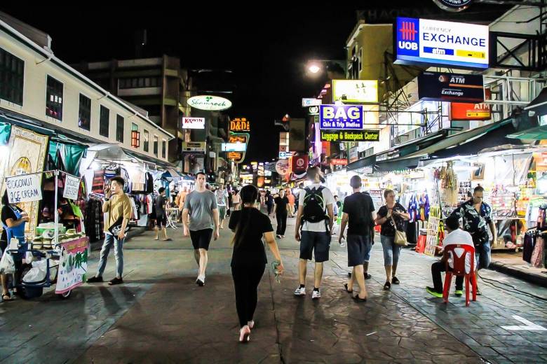 خائوسان ، یکی از خیابان های اصلی و مشهور بانکوک
