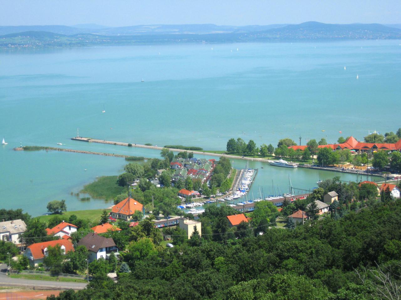 دریاچه بالاتون ، در میان جاذبه های طبیعی مجارستان