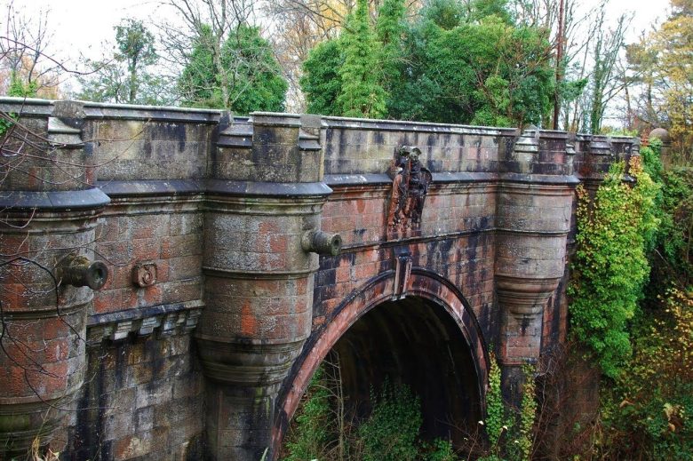 پل اورتون ، پلی عجیب برای خودکشی سگ ها در اسکاتلند
