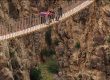 پل معلق پیرتقی در دره‌های عمیق و زیبای شهر هشتجین
