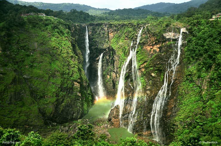 آبشار زیبای جاگ در قلب جنگل های انبوه هند