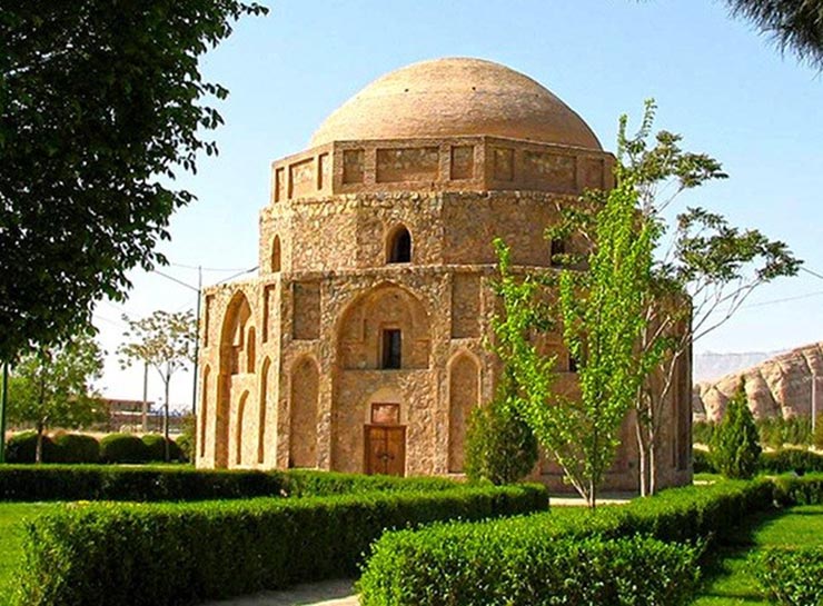 گنبد جبلیه (گنبد گبری) بنای سنگی کرمان