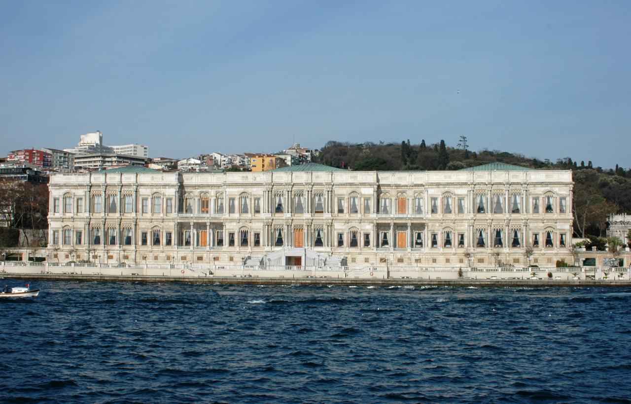 کاخ هتل چراغان استانبول یکی از مجلل‌ترین هتل‌های جهان