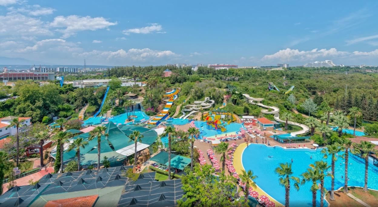 جاذبه ی زیبای تفریحی پارک آبی آکوالند بزرگ ترین پارک آبی ترکیه