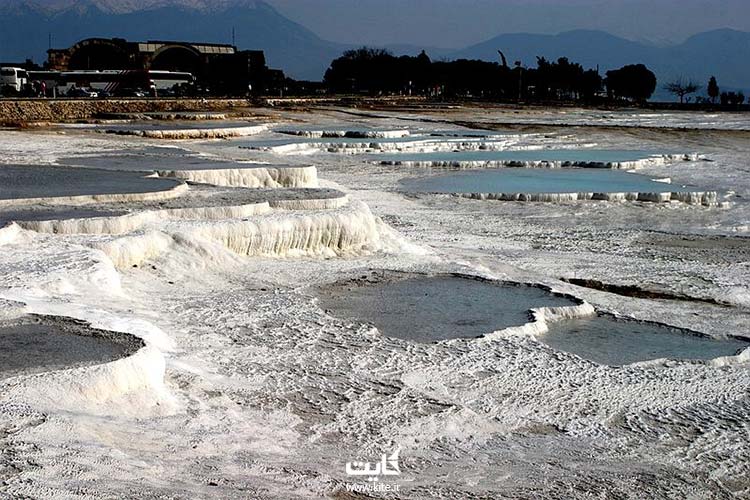 چشمه آب‌ شور پاموکاله، مشهورترین حمام‌ آب‌معدنی در کشور ترکیه