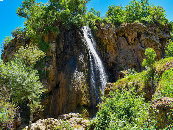 جاذبه ی گردشگری زیبای آبشار اوزان واقع در شاهین دژ