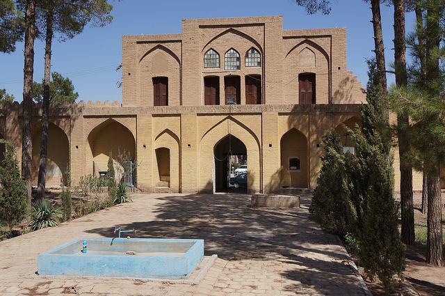 بنای زیبای تاریخی باغ مصلی (بقعه خاندان پیرنیا)