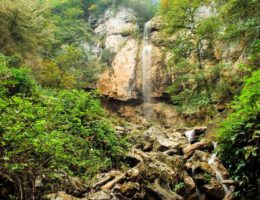 آبشار تودارک ، یکی از مناظر زیبای منطقه تنکابن