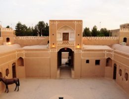چاپارخانه میبد یکی از آثار تاریخی زیبا در استان یزد