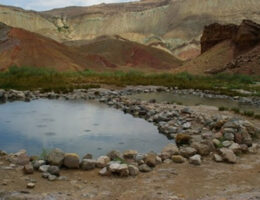 چشمه آب گرم در جزین استان سمنان