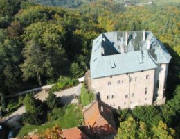 معرفی قلعه مخوف هوسکا معروف به دروازه جهنم در کشور چک