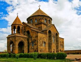 معرفی جاذبه ی تاریخی کلیسای موجومبار (هریپسیمه مقدس)